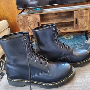 Women's Dr. Martens boot
